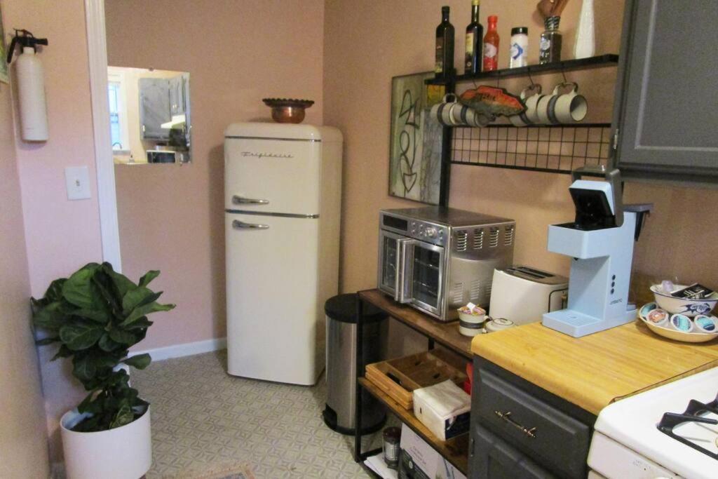Boho-Chic Retreat - Unit 3 Apartment Bloomington Ngoại thất bức ảnh